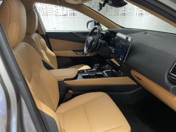 Photo 19 du bon plan LEXUS NX 450h+ Luxe 4WD MY25 occasion à 47490 €