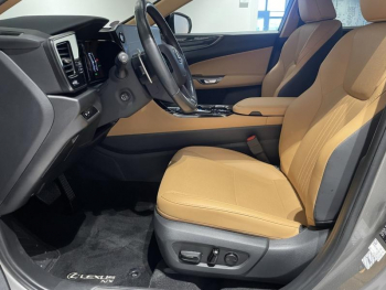 Photo 21 du bon plan LEXUS NX 450h+ Luxe 4WD MY25 occasion à 47490 €