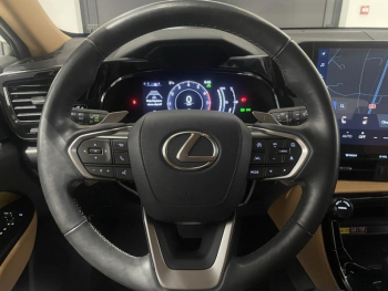 Photo 23 du bon plan LEXUS NX 450h+ Luxe 4WD MY25 occasion à 47490 €