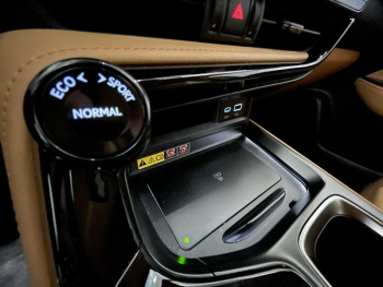 Photo 28 du bon plan LEXUS NX 450h+ Luxe 4WD MY25 occasion à 47490 €