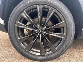 Photo 20 du bon plan LEXUS NX 450h+ F SPORT Executive 4WD occasion à 43990 €