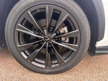 Photo 21 du bon plan LEXUS NX 450h+ F SPORT Executive 4WD occasion à 43990 €