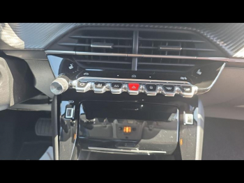 Photo 21 du bon plan PEUGEOT 208 1.2 Hybrid 100ch Allure e-DCS6 occasion à 17880 €