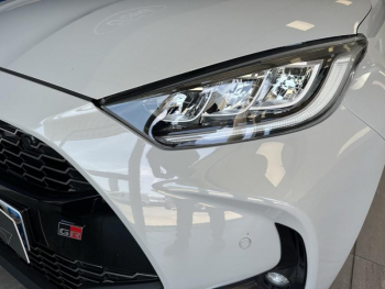 Photo 2 du bon plan TOYOTA Yaris 116h GR Sport 5p MY22 occasion à 22180 €