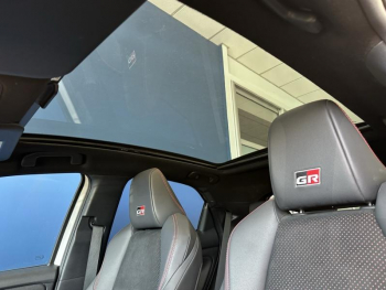 Photo 16 du bon plan TOYOTA Yaris 116h GR Sport 5p MY22 occasion à 22180 €