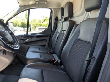 Photo 18 du bon plan FORD Transit Custom Fg VUL 290 L1H1 2.0 EcoBlue 185 S&S Sport BVA6 occasion à 29988 €