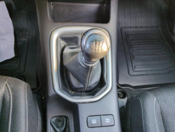 Photo 11 du bon plan TOYOTA Hilux VUL 2.8 D-4D X-Tra Cabine Lounge 4WD MC20 occasion à 36000 €