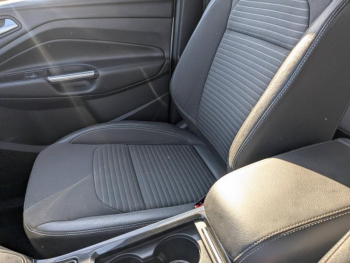 Photo 16 du bon plan FORD Kuga 2.0 TDCi 180ch Stop&Start Titanium 4x4 Powershift occasion à 14900 €