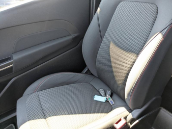Photo 14 du bon plan FORD Fiesta 1.0 EcoBoost 100ch Stop&Start ST-Line 3p Euro6.2 occasion à 10990 €