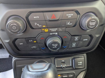 Photo 15 du bon plan JEEP Renegade 1.3 GSE T4 190ch 4xe Brooklyn Edition AT6 MY21 occasion à 17850 €