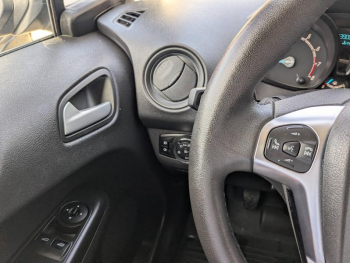 Photo 15 du bon plan FORD Transit Courier VUL 1.0E 100ch Stop&Start Limited occasion à 17990 €