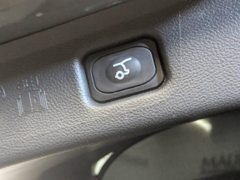 Photo 26 du bon plan FORD S-MAX 2.5 Duratec 190ch Hybrid ST-Line eCVT occasion à 31990 €