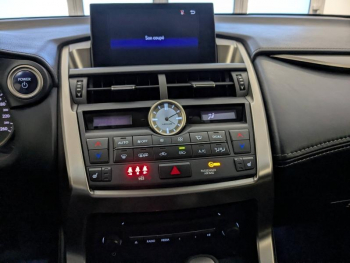Photo 7 du bon plan LEXUS NX 300h 4WD Luxe occasion à 25490 €