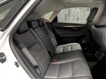 Photo 10 du bon plan LEXUS NX 300h 4WD Luxe occasion à 25490 €