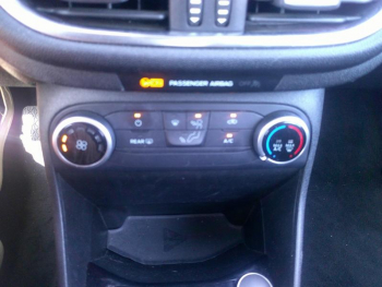Photo 18 du bon plan FORD Fiesta 1.0 EcoBoost 100ch Stop&Start Cool & Connect 5p E85 occasion à 11900 €