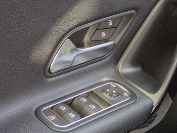 Photo 19 du bon plan MERCEDES-BENZ Classe A 200 163ch Style Line 7G-DCT occasion à 20900 €