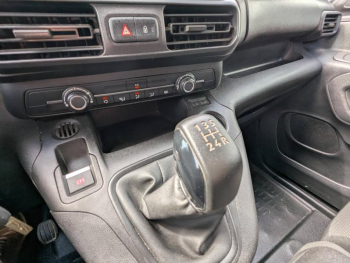 Photo 17 du bon plan PEUGEOT Partner Standard 650kg BlueHDi 100ch S&S BVM5 Premium sans TVA occasion à 13451 €