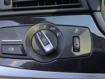 Photo 15 du bon plan BMW Série 5 518dA 150ch Lounge Plus occasion à 11990 €