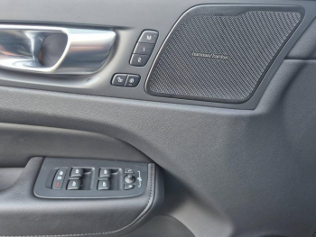 Photo 18 du bon plan VOLVO XC60 T6 Hybride Rechargeable 253 + 145ch Ultra Style Dark Geartronic 8 AWD occasion à 51990 €
