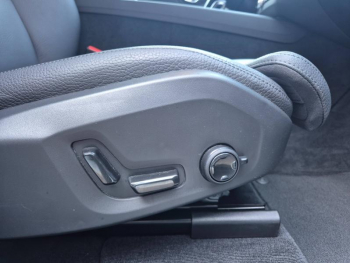 Photo 19 du bon plan VOLVO XC60 T6 Hybride Rechargeable 253 + 145ch Ultra Style Dark Geartronic 8 AWD occasion à 51990 €