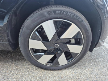 Photo 20 du bon plan VOLVO XC60 T6 Hybride Rechargeable 253 + 145ch Ultra Style Dark Geartronic 8 AWD occasion à 51990 €