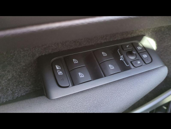 Photo 26 du bon plan VOLVO XC40 B3 163ch Ultra DCT 7 occasion à 37290 €