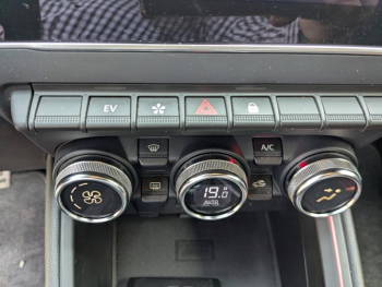 Photo 15 du bon plan RENAULT Clio 1.6 E-Tech hybride 145ch RS Line occasion à 17290 €