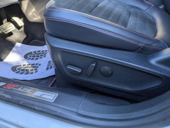 Photo 21 du bon plan FORD Kuga 2.5 Duratec 225ch PHEV ST-Line X BVA occasion à 22490 €