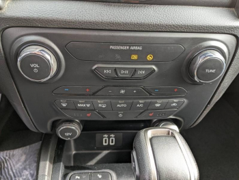 Photo 14 du bon plan FORD Ranger VUL 2.0 TDCi 213ch Super Cab Wildtrak BVA10 occasion à 37590 €