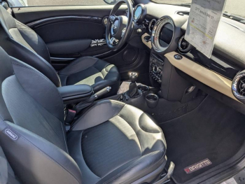 Photo 9 du bon plan MINI Cabrio Cooper 122ch Pack Red Hot Chili occasion à 10990 €