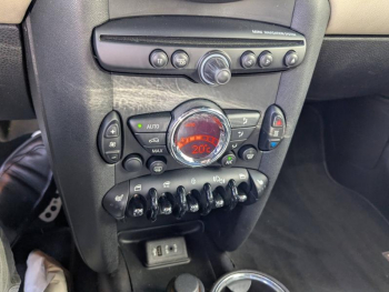 Photo 12 du bon plan MINI Cabrio Cooper 122ch Pack Red Hot Chili occasion à 10990 €