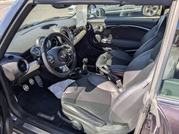 Photo 15 du bon plan MINI Cabrio Cooper 122ch Pack Red Hot Chili occasion à 10990 €