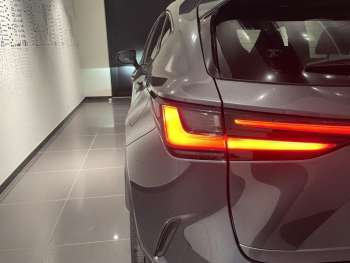 Photo 9 du bon plan LEXUS NX 450h+ F SPORT Executive 4WD MY24 occasion à 49990 €