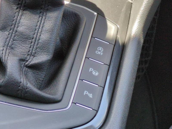 Photo 21 du bon plan VOLKSWAGEN Tiguan 2.0 TDI 150ch BlueMotion Technology Confortline Business DSG7 occasion à 17490 €