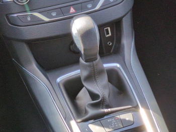 Photo 18 du bon plan PEUGEOT 308 1.2 PureTech 130ch S&S Allure EAT6 occasion à 7490 €