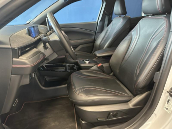 Photo 15 du bon plan FORD Mustang Mach-E 294ch Extended Range 99kWh Premium Propulsion occasion à 38400 €