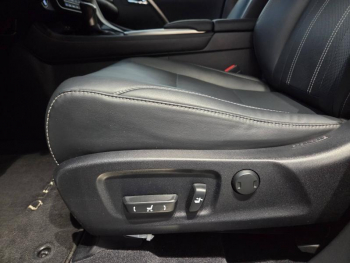 Photo 12 du bon plan LEXUS RX 450h 4WD Luxe MY22 occasion à 44490 €