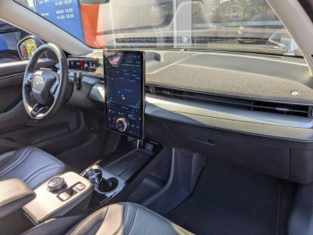 Photo 22 du bon plan FORD Mustang Mach-E 269ch Standard Range 72,6kWh Mach-E Propulsion occasion à 36900 €