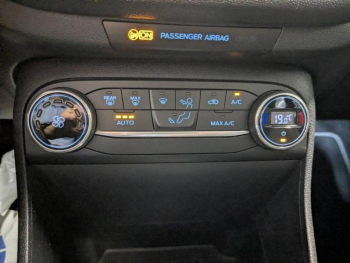 Photo 16 du bon plan FORD Fiesta 1.0 EcoBoost 95ch Titanium 5p occasion à 12489 €