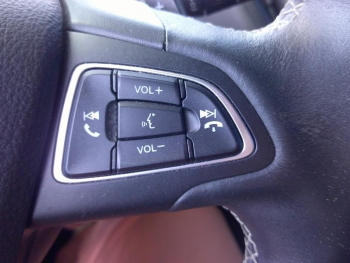 Photo 14 du bon plan FORD Kuga 1.5 Flexifuel-E85 150ch Stop&Start Vignale 4x2 BVA Euro6.2 occasion à 18900 €