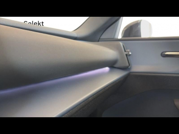 Photo 18 du bon plan VOLVO EX30 P5 Long Range 272ch 69kWh Ultra occasion à 42900 €