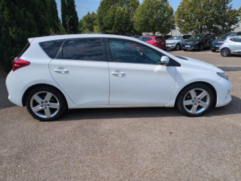 Photo 5 du bon plan TOYOTA Auris 124 D-4D FAP Style occasion à 10980 €