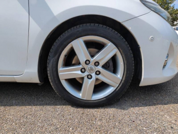 Photo 10 du bon plan TOYOTA Auris 124 D-4D FAP Style occasion à 10980 €