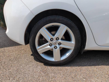 Photo 11 du bon plan TOYOTA Auris 124 D-4D FAP Style occasion à 10980 €