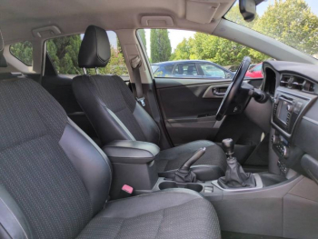 Photo 14 du bon plan TOYOTA Auris 124 D-4D FAP Style occasion à 10980 €