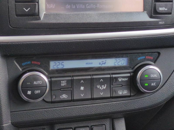 Photo 23 du bon plan TOYOTA Auris 124 D-4D FAP Style occasion à 10980 €