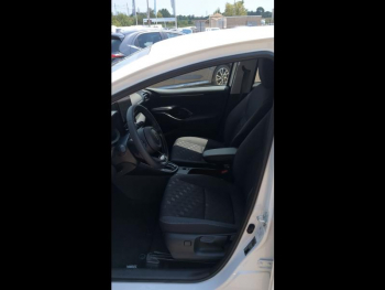 Photo 13 du bon plan TOYOTA Yaris 116h Design 5p MY25 occasion à 23890 €