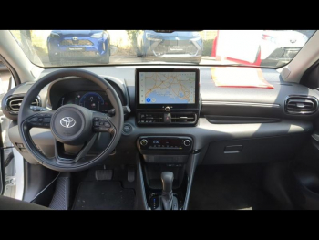 Photo 16 du bon plan TOYOTA Yaris 116h Design 5p MY25 occasion à 23890 €