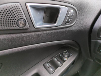Photo 13 du bon plan FORD EcoSport 1.0 EcoBoost 125ch Active 6cv occasion à 14990 €