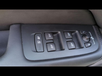 Photo 26 du bon plan VOLVO XC60 T6 AWD 253 + 145ch Utimate Style Dark Geartronic occasion à 48990 €